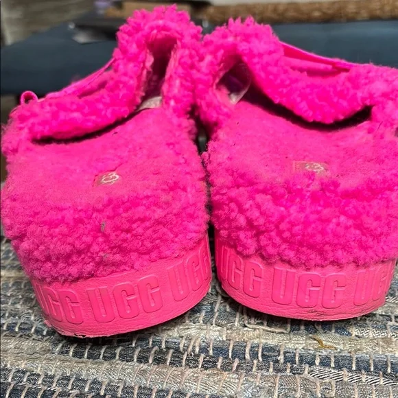 UGG Pink Plush Slippers Cozy Slide Style - Picture 6 of 8